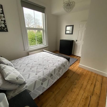 Lovely 2 Bedroom Flat Wifi Close To The Beach Bornemouth Extérieur photo