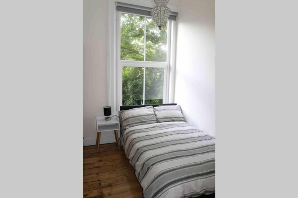 Lovely 2 Bedroom Flat Wifi Close To The Beach Bornemouth Extérieur photo