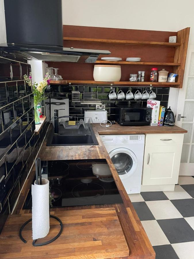 Lovely 2 Bedroom Flat Wifi Close To The Beach Bornemouth Extérieur photo