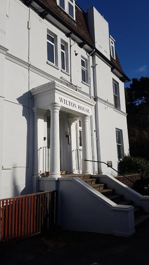 Lovely 2 Bedroom Flat Wifi Close To The Beach Bornemouth Extérieur photo